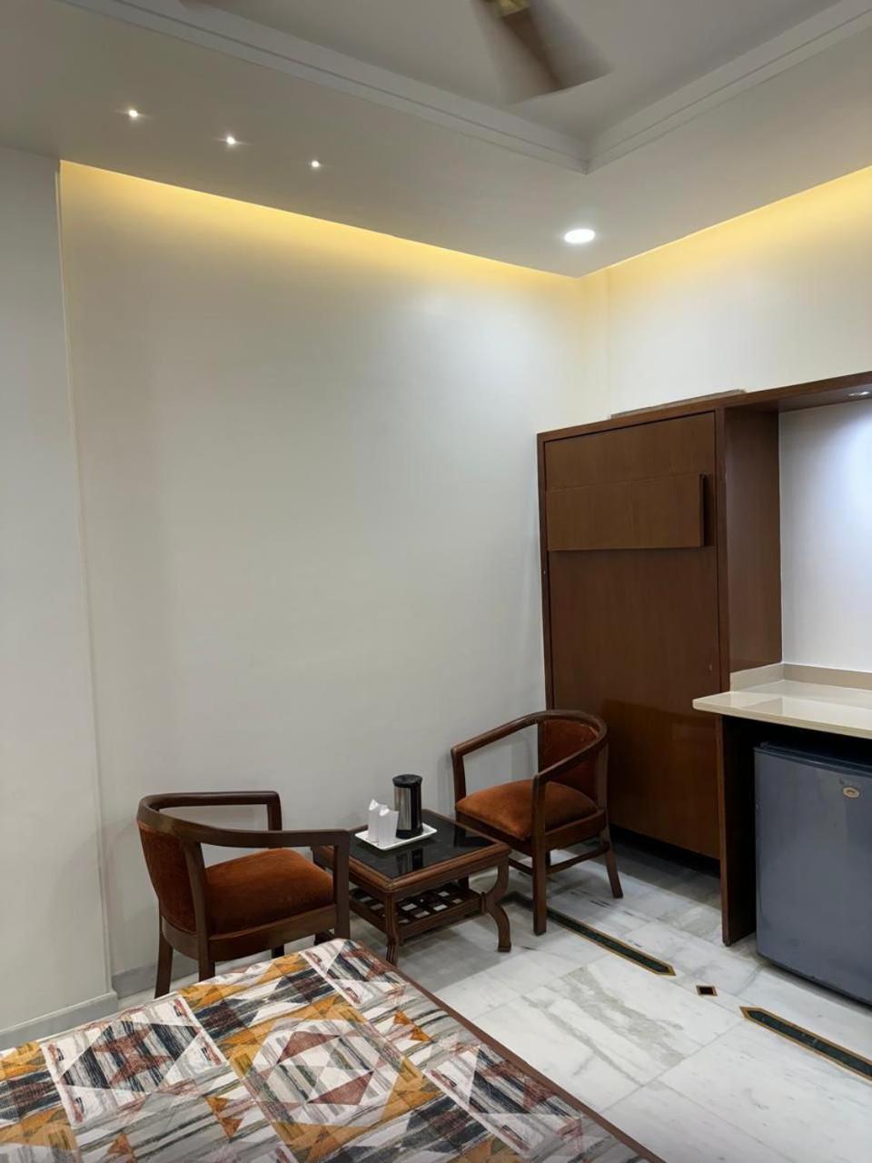 C Park - Karol Bagh, New Hotel 3*